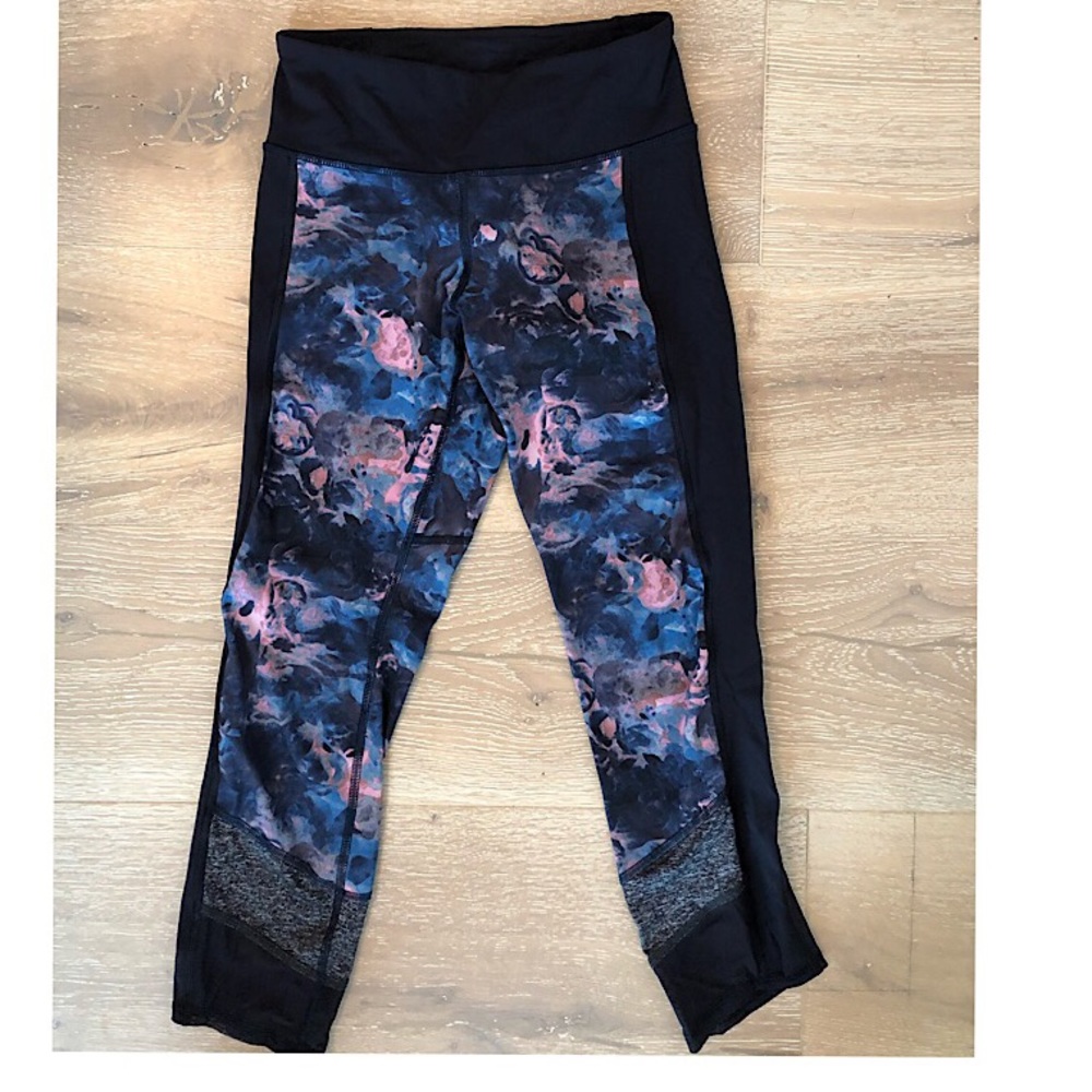 Lululemon crops size 2